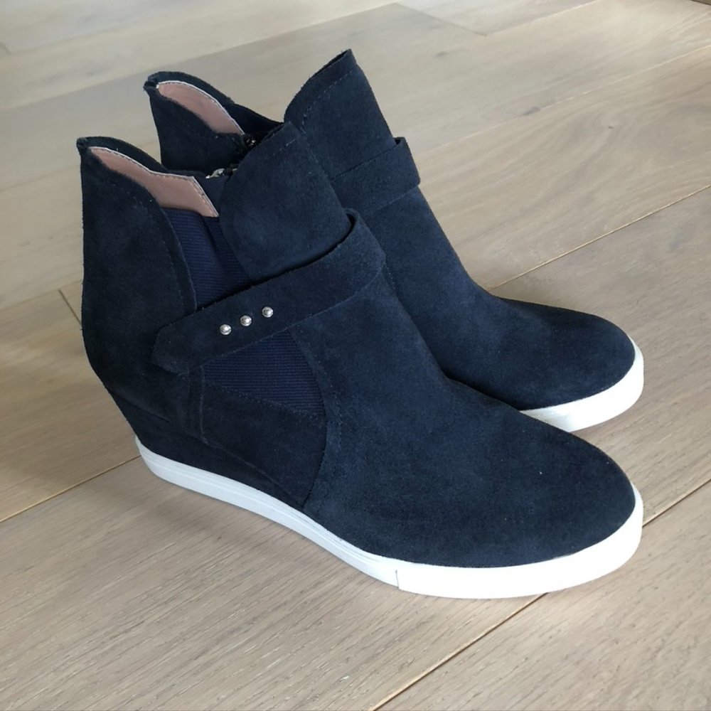 L. Paolo Blue Suede Wedge Ankle Bootie Sneaker  7